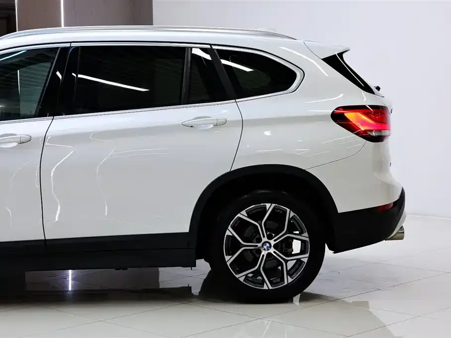 BMW X1 — фото 7