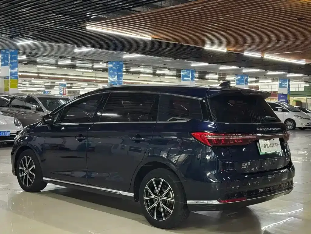 BYD MAX New Energy — фото 9