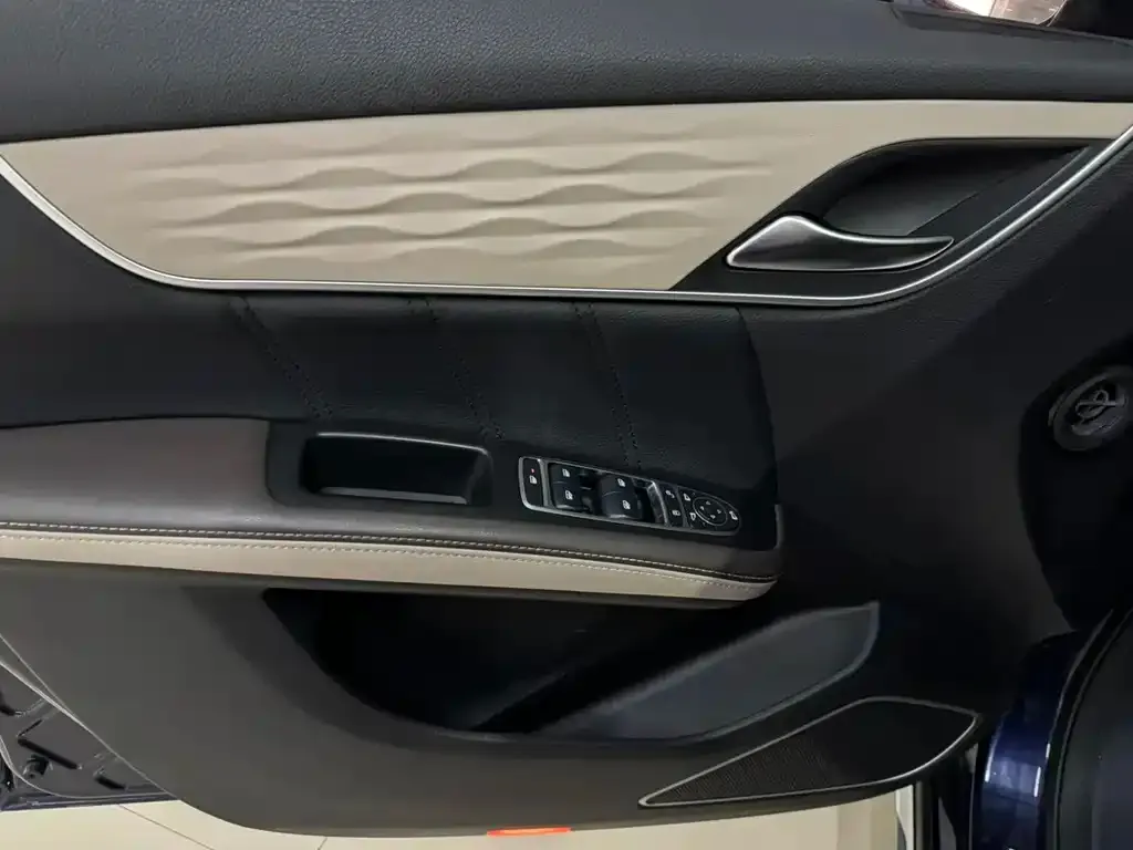 BYD MAX New Energy — фото 2