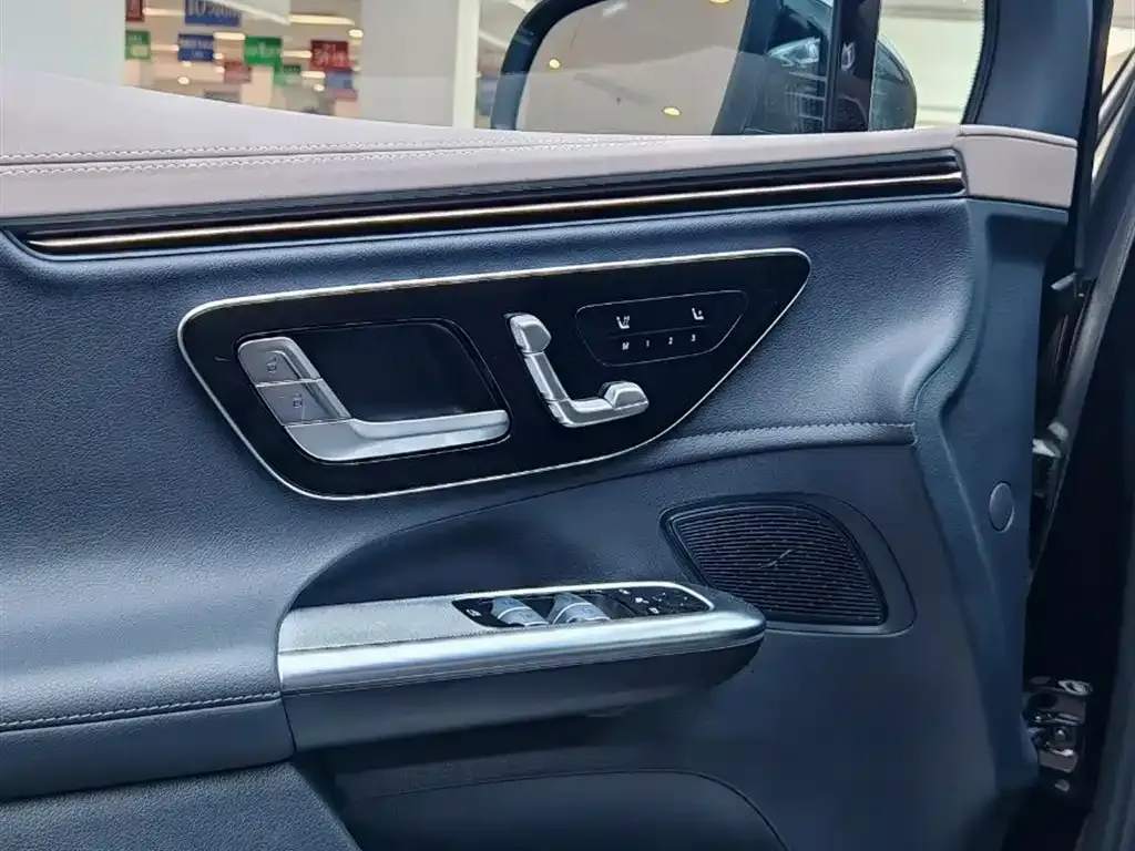 Mercedes-Benz EQE SUV — фото 10