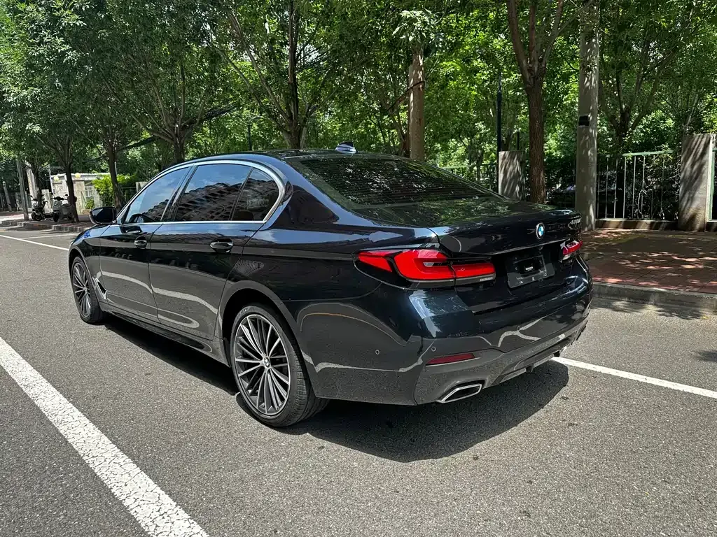 BMW 5 Series — фото 10