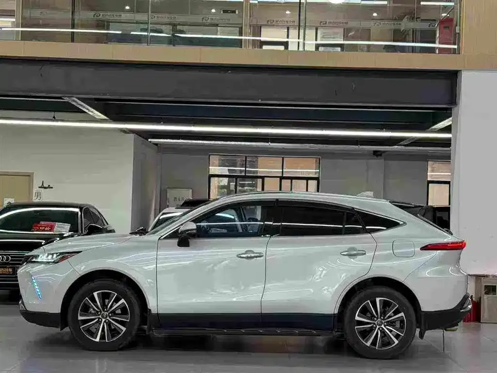 Toyota Harrier — фото 4
