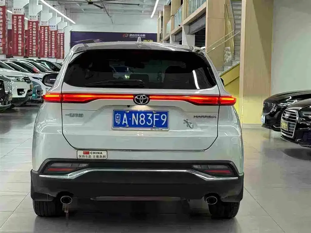 Toyota Harrier — фото 3