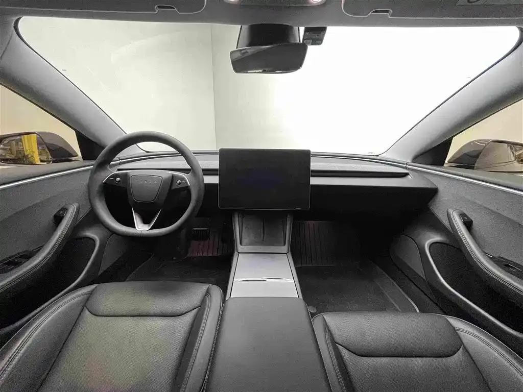 Tesla Model 3 — фото 2