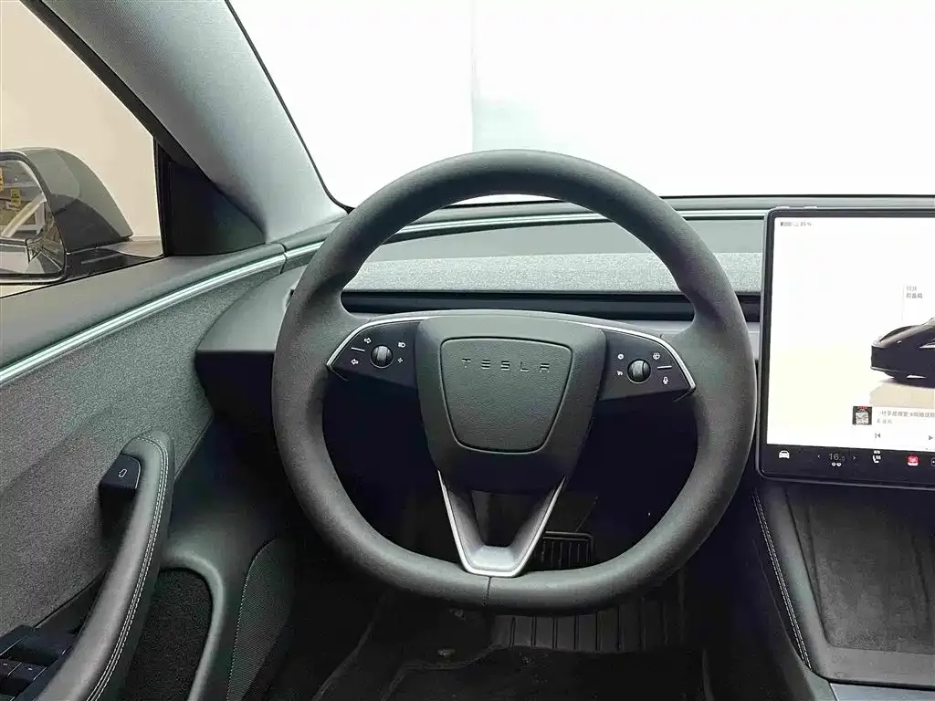 Tesla Model 3 — фото 8