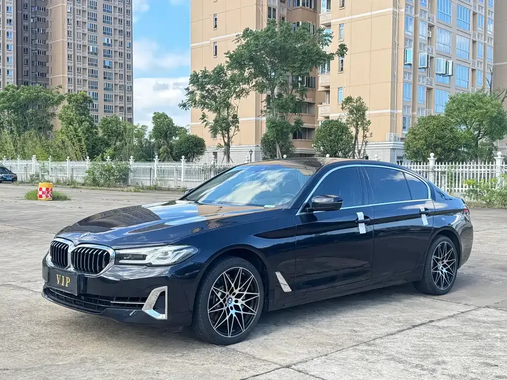 BMW 5 Series — фото 1