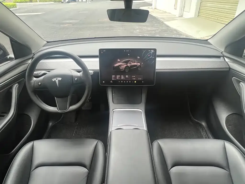 Tesla Model Y — фото 2