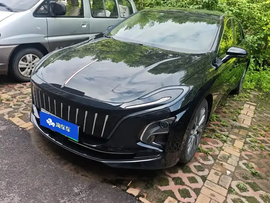 Hongqi E-QM5 — фото 1