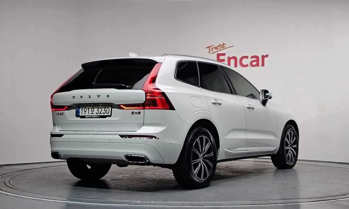 Volvo XC60 — фото 8