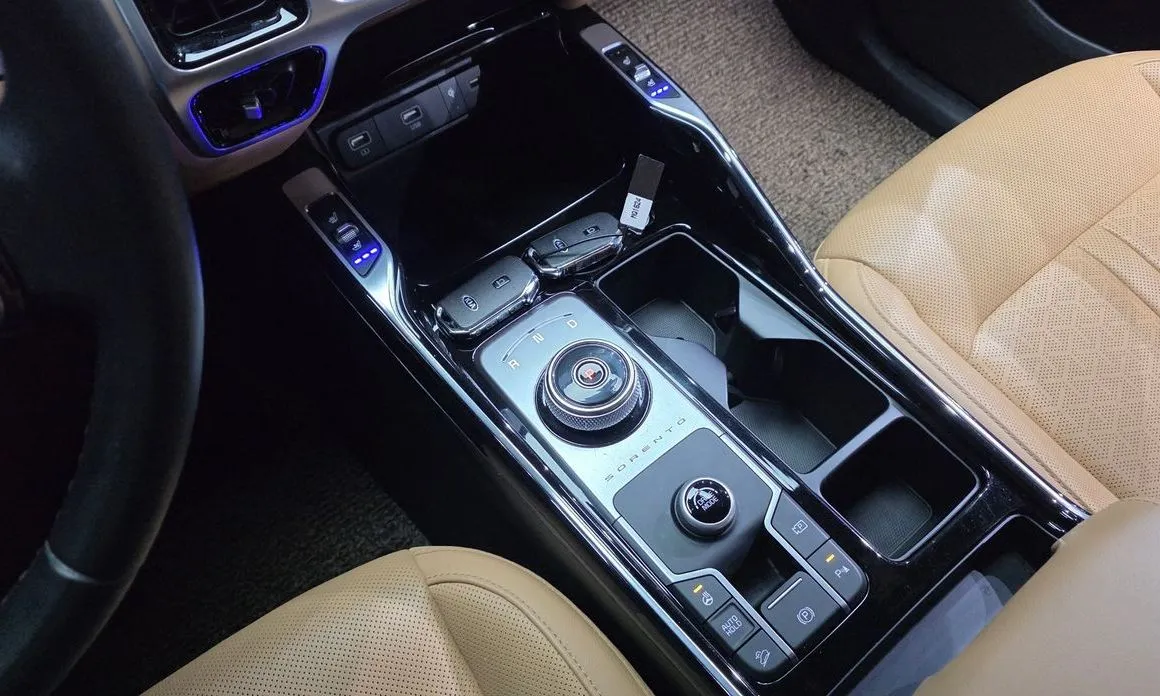 Kia Sorento — фото 8