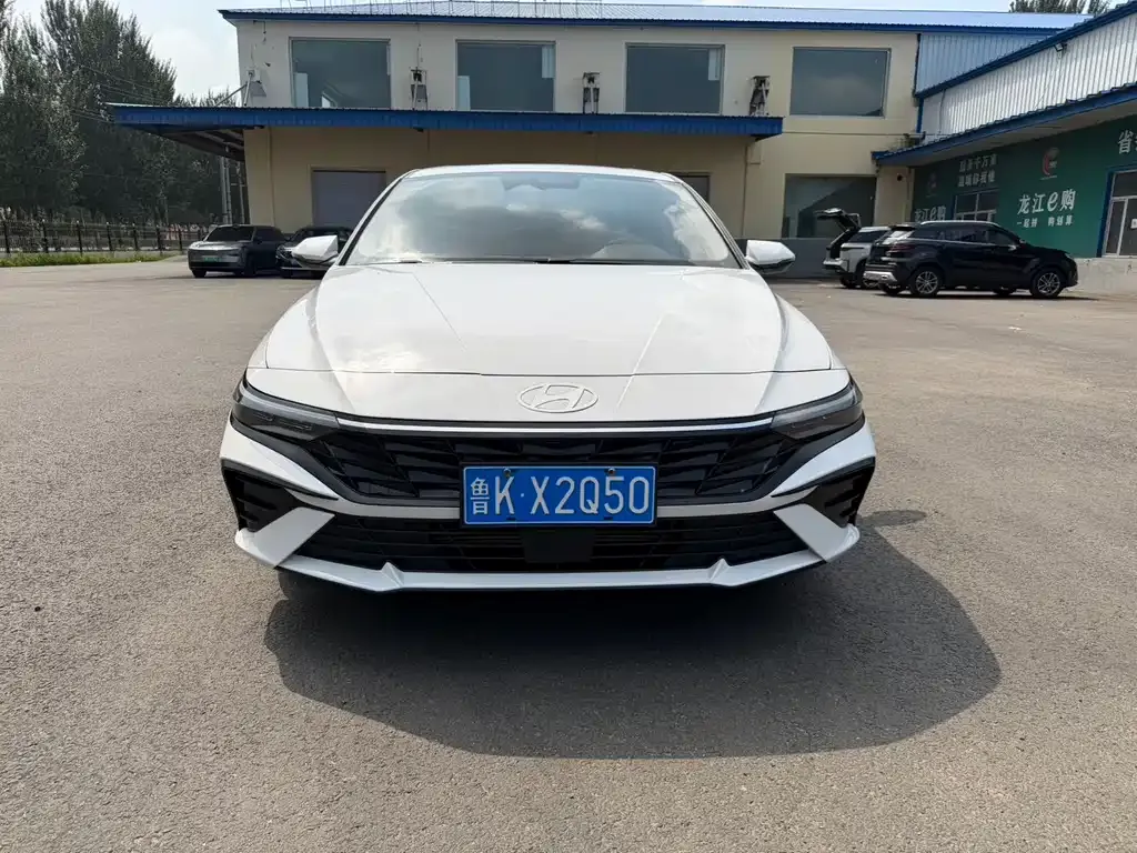 Hyundai Elantra — фото 10
