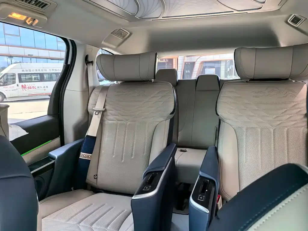 Buick GL8 2024 из CN, фото 8