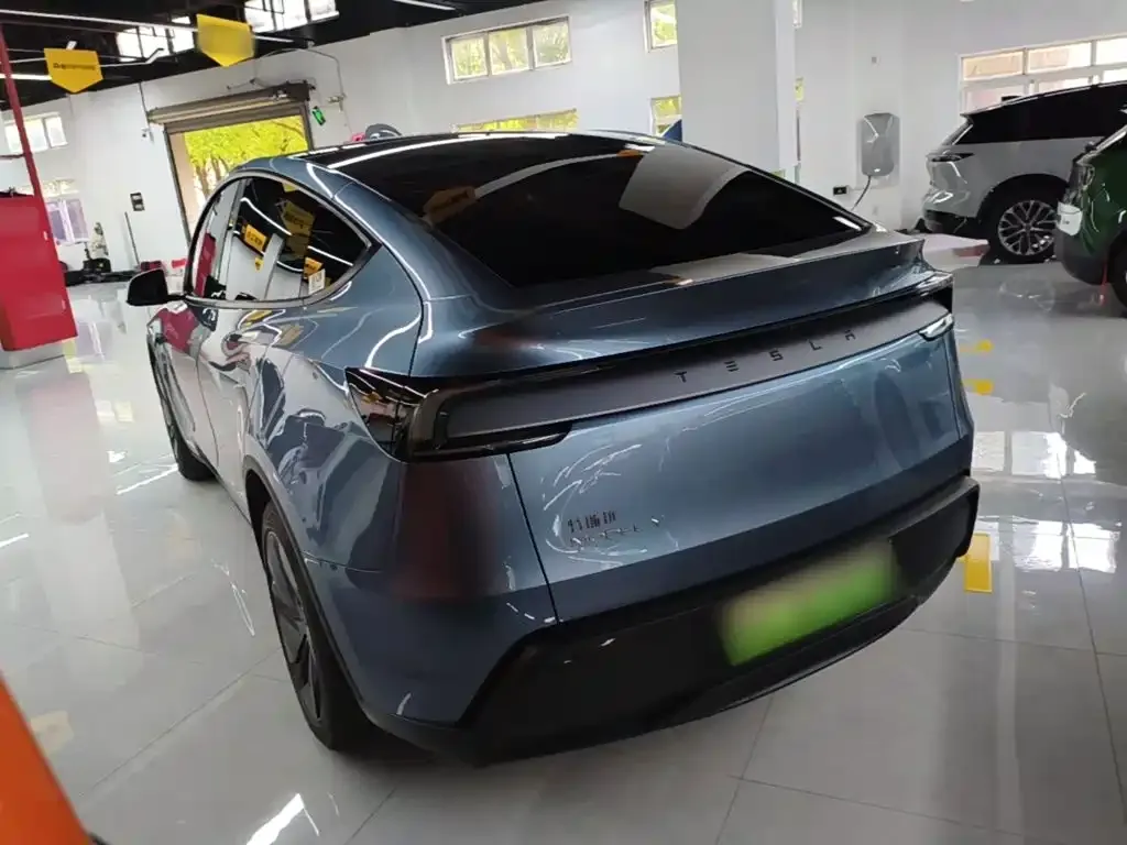 Tesla Model Y — фото 9