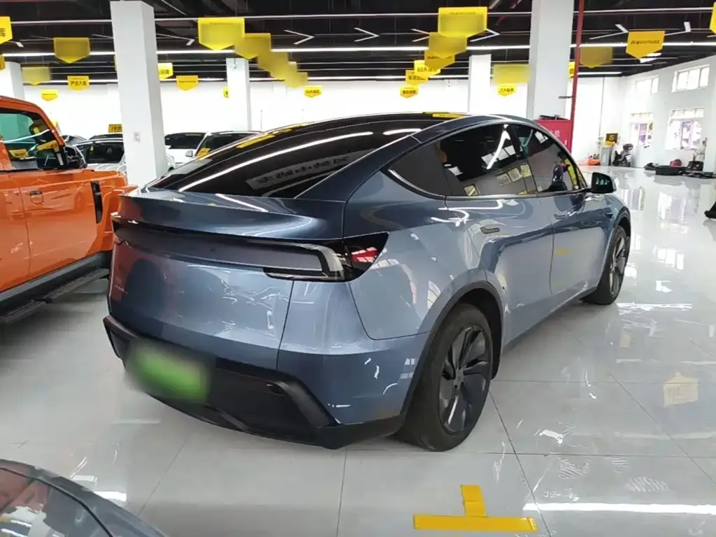 Tesla Model Y — фото 10