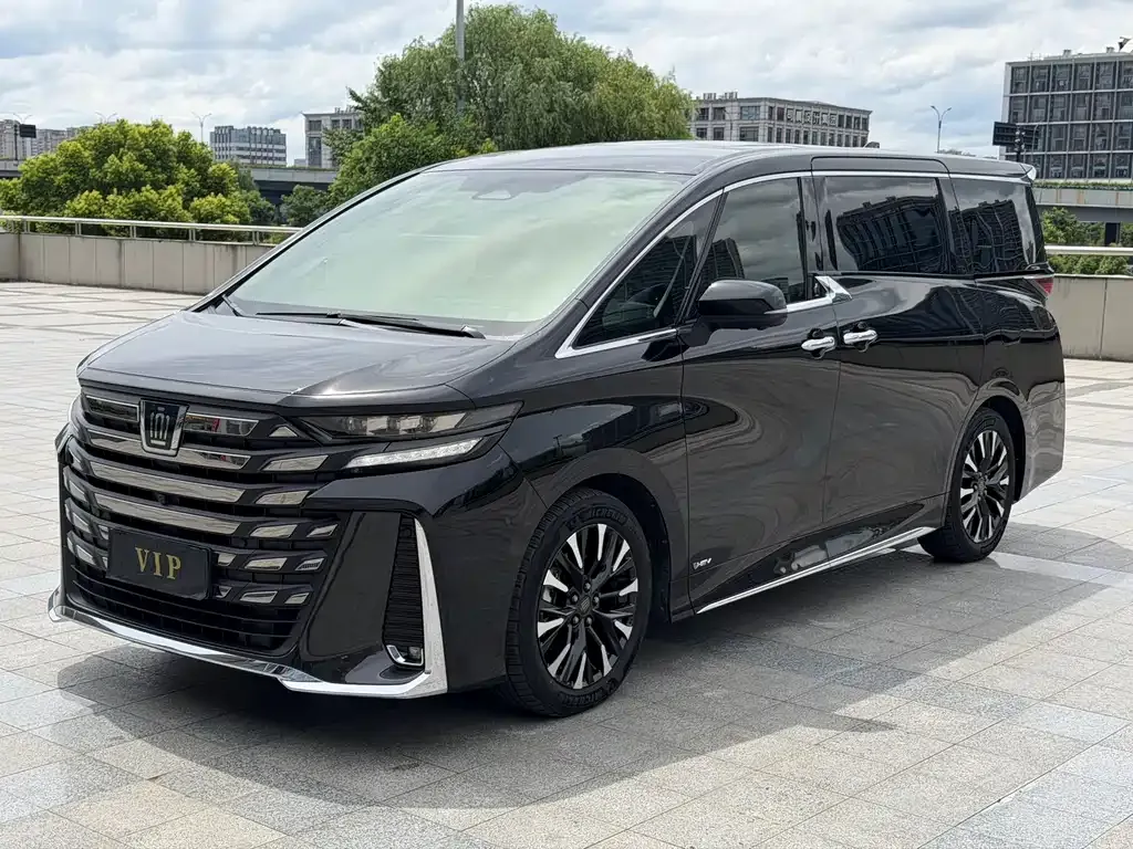 Toyota Vellfire — фото 1