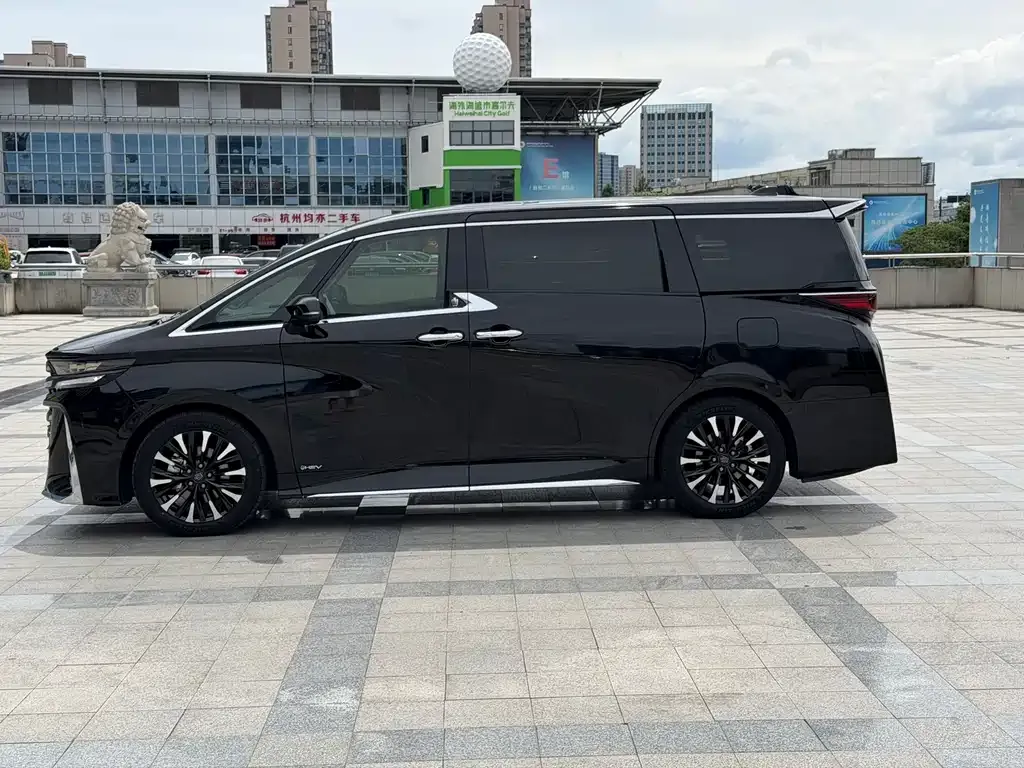 Toyota Vellfire — фото 10