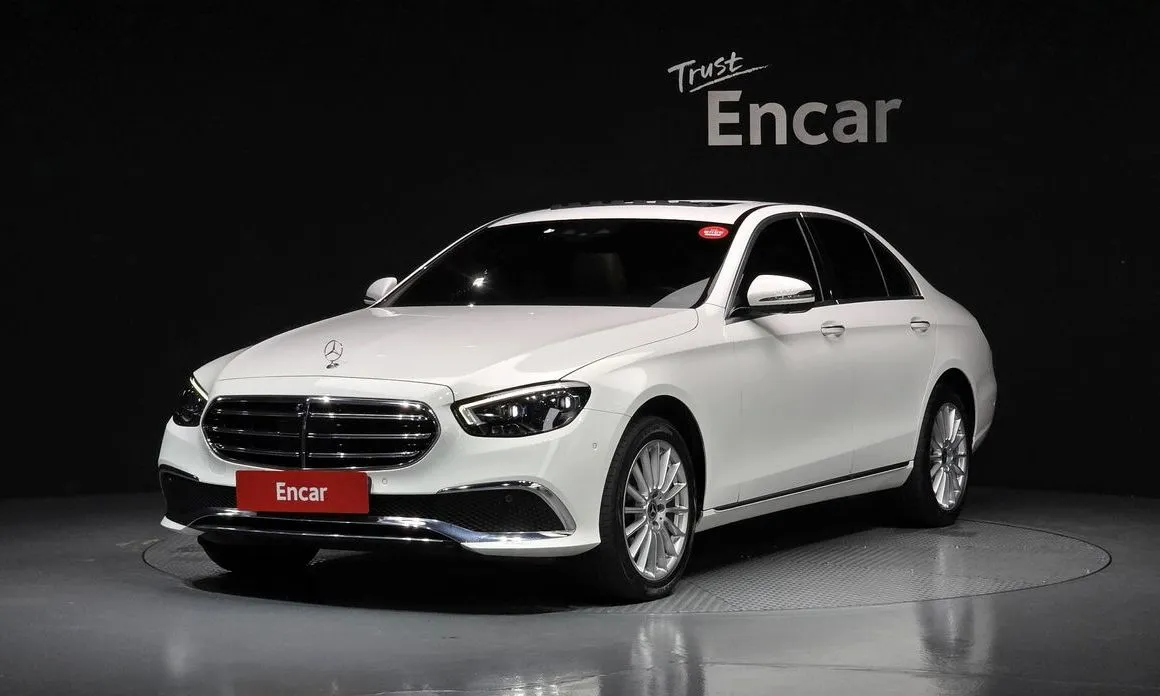 Mercedes-Benz E-Class — фото 1