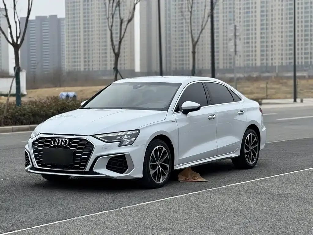 Audi A3 — фото 1