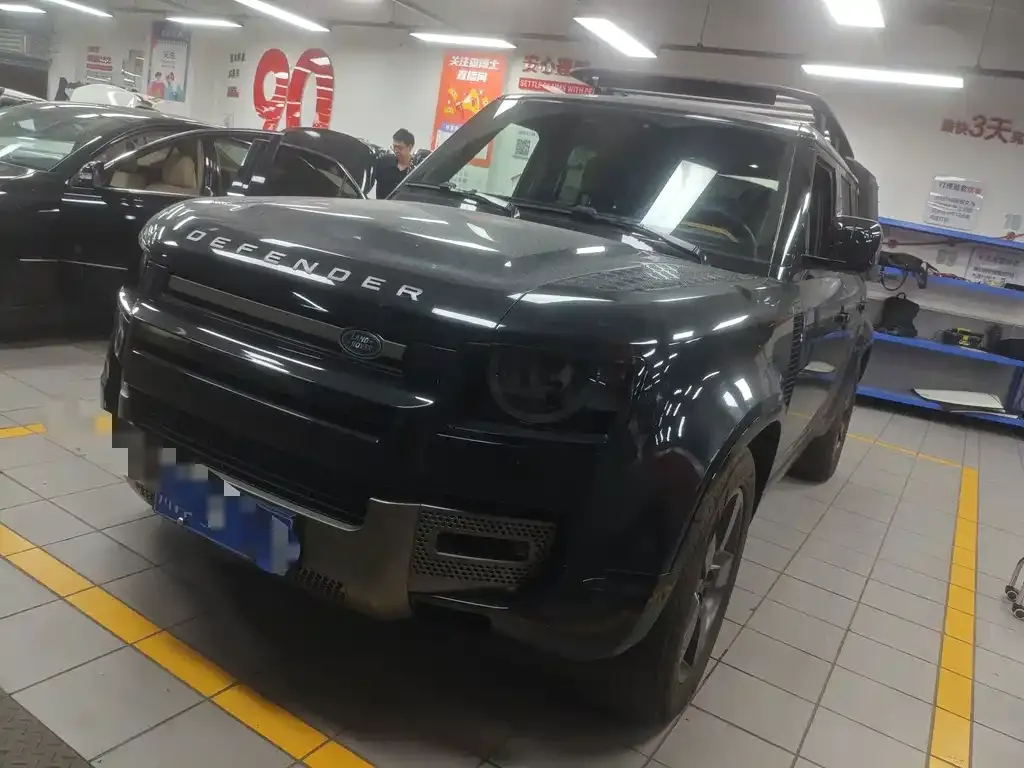 Land Rover Defender — фото 1