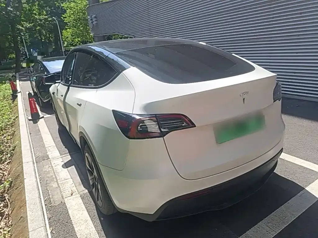 Tesla Model Y — фото 4