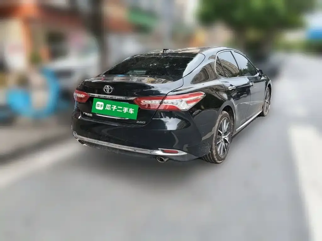 Toyota Camry — фото 3