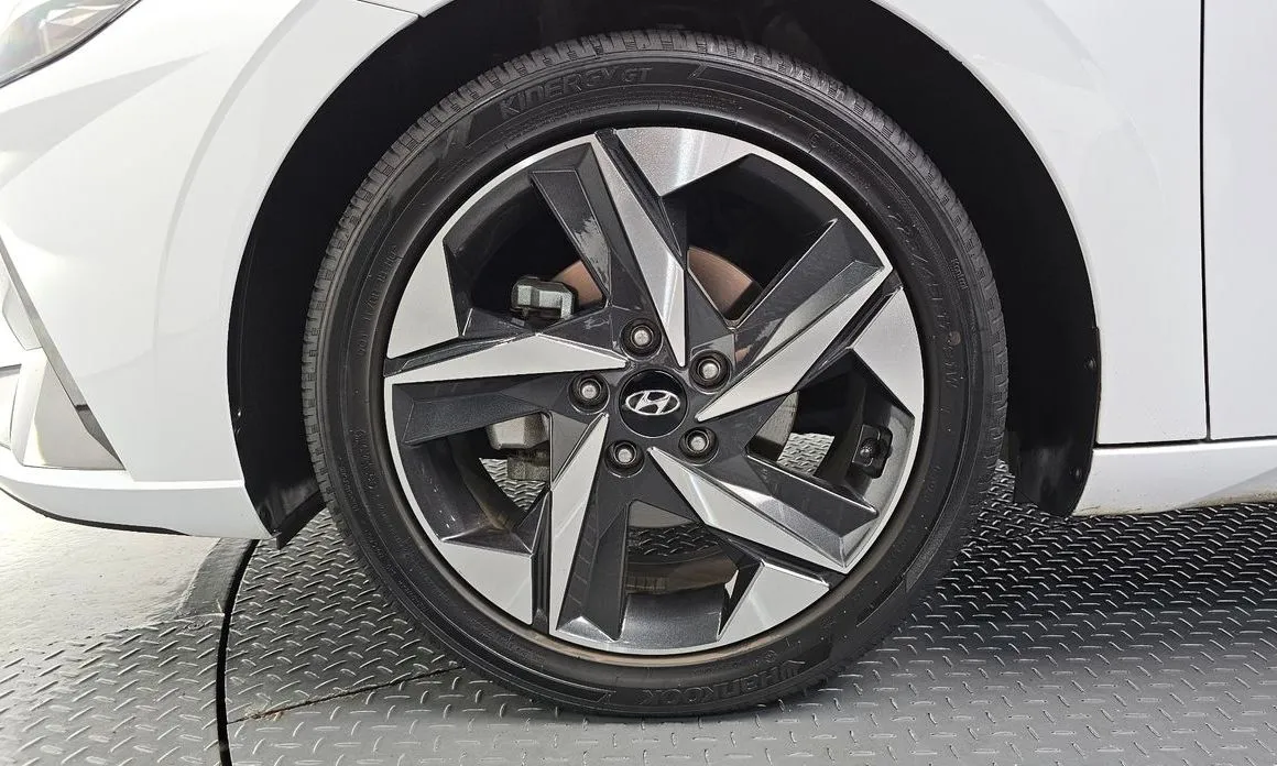 Hyundai AVANTE — фото 3