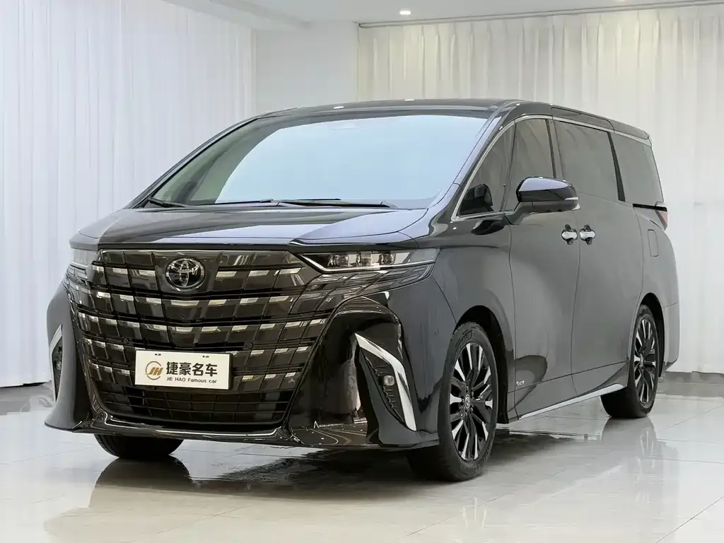 Toyota Alphard — фото 1