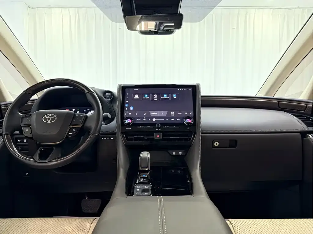Toyota Alphard — фото 7