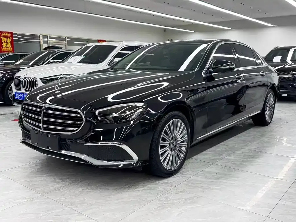 Mercedes-Benz E-Class — фото 1