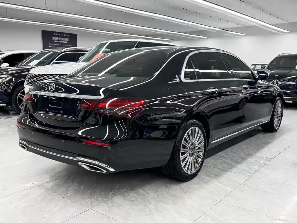Mercedes-Benz E-Class — фото 10