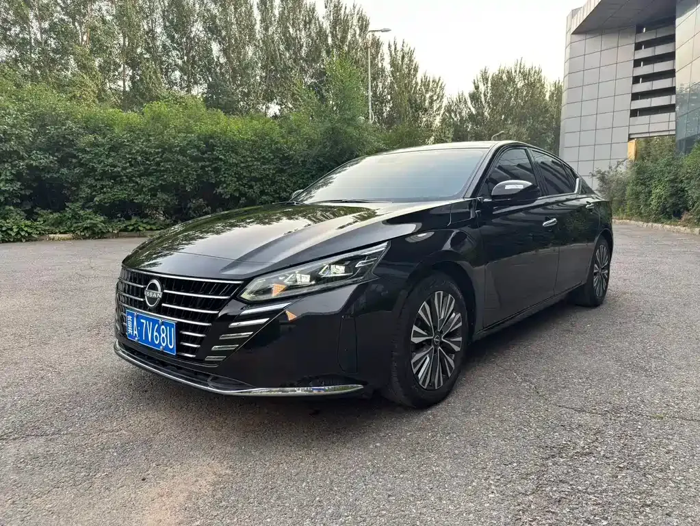 Nissan Teana — фото 1