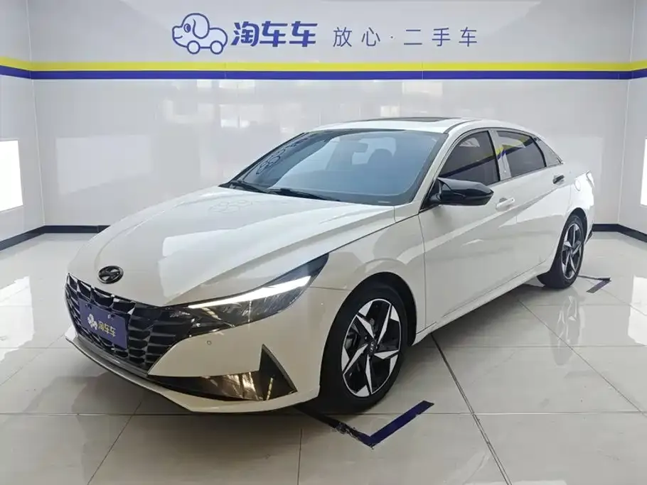 Hyundai Elantra — фото 1