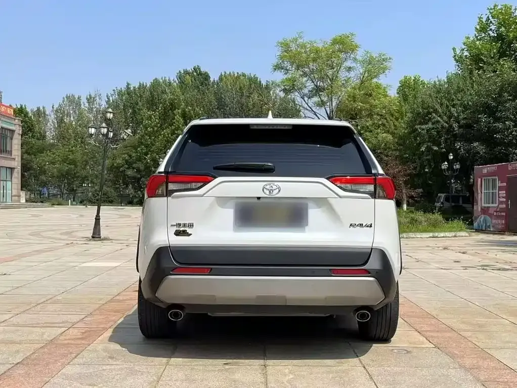 Toyota RAV4 — фото 7