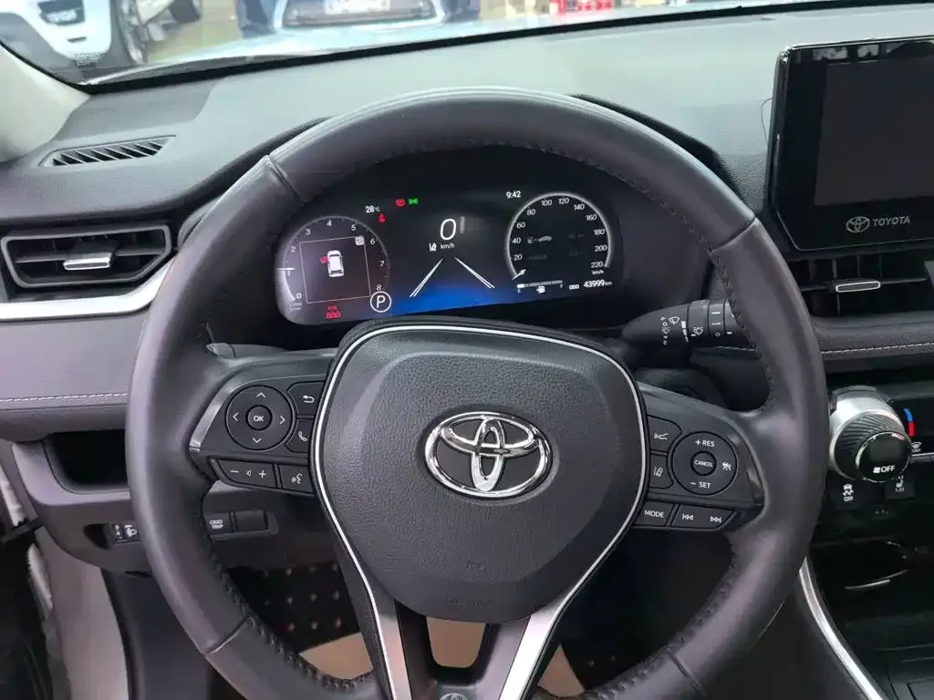 Toyota RAV4 — фото 2