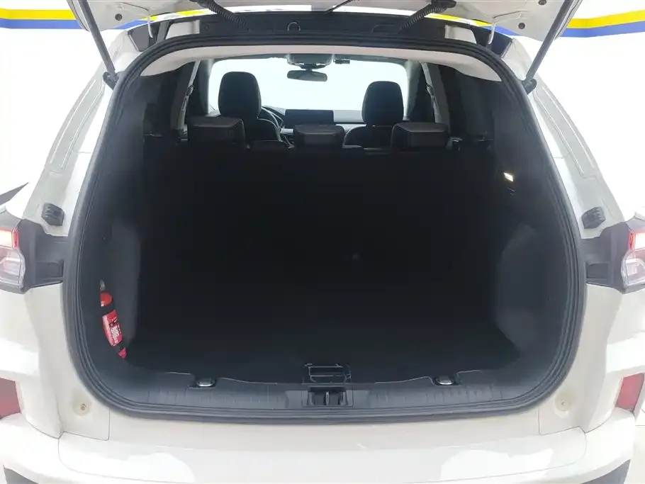 Ford Escape 2023 из CN, фото 2