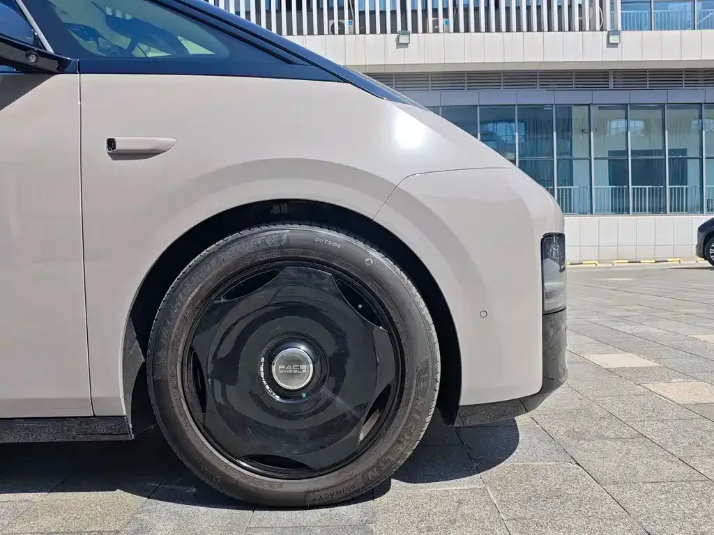 Li Auto MEGA — фото 6