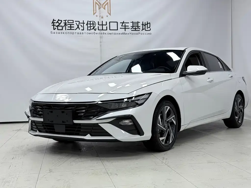 Hyundai Elantra — фото 1
