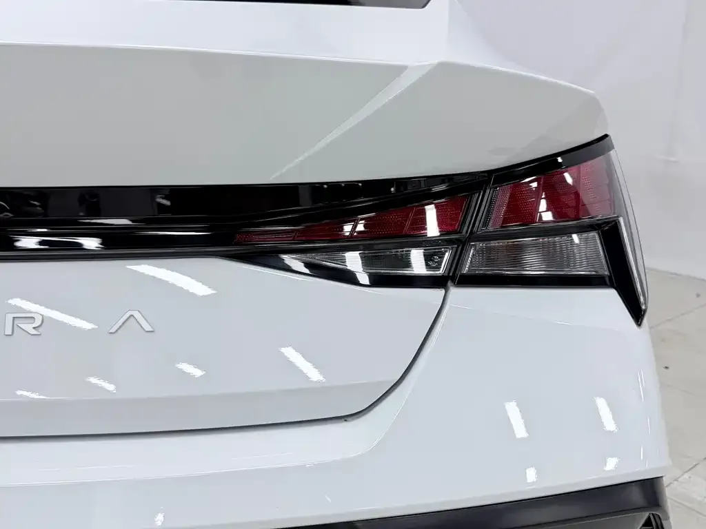 Hyundai Elantra — фото 3