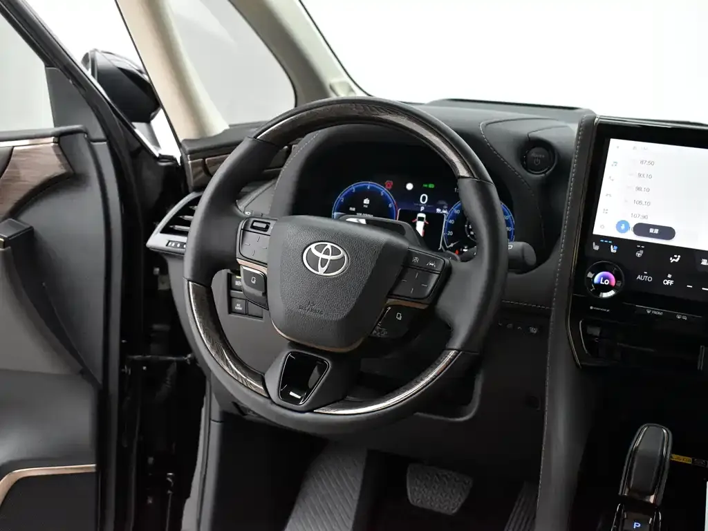 Toyota Alphard — фото 6