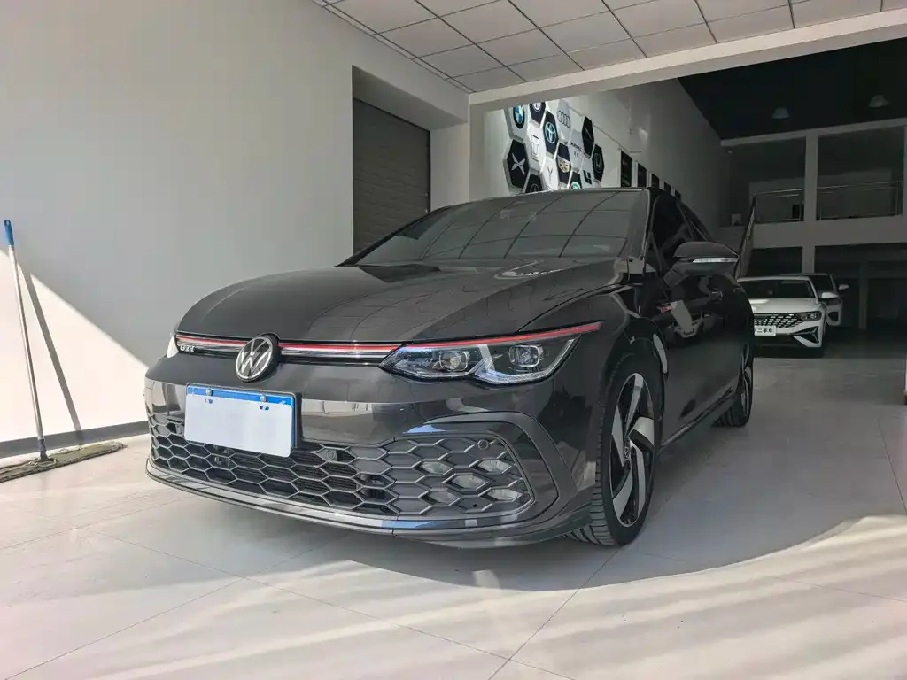 Volkswagen Golf GTI — фото 1