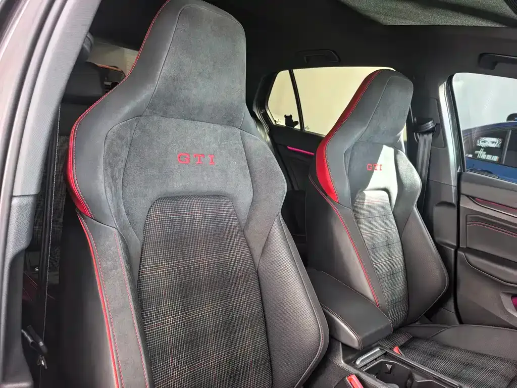 Volkswagen Golf GTI — фото 8