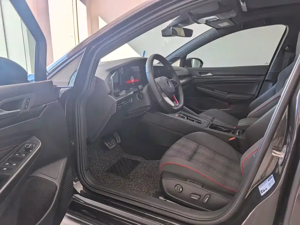 Volkswagen Golf GTI — фото 9