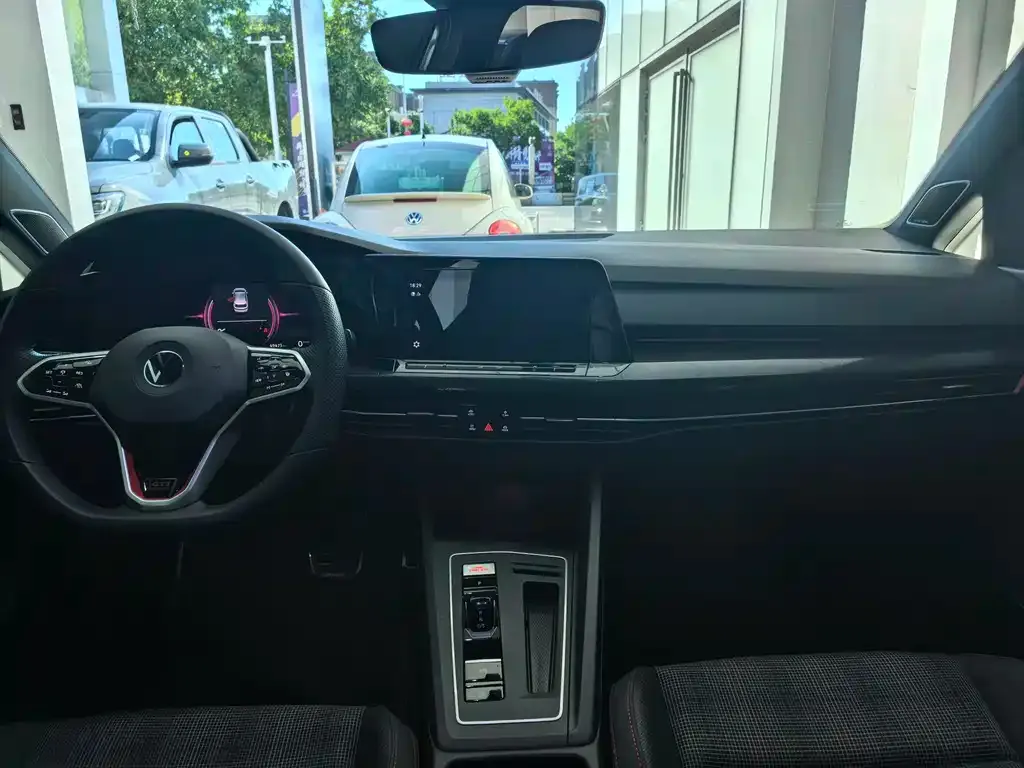 Volkswagen Golf GTI — фото 7