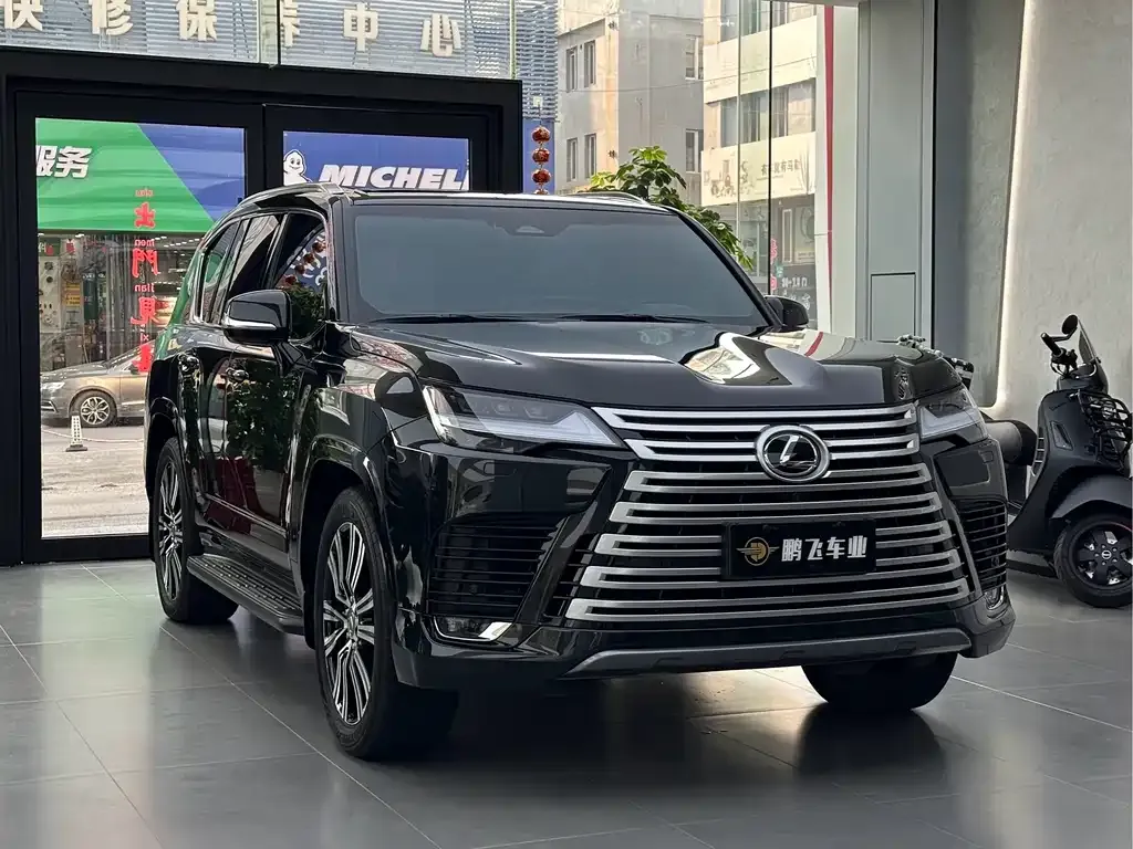 Lexus LX — фото 10