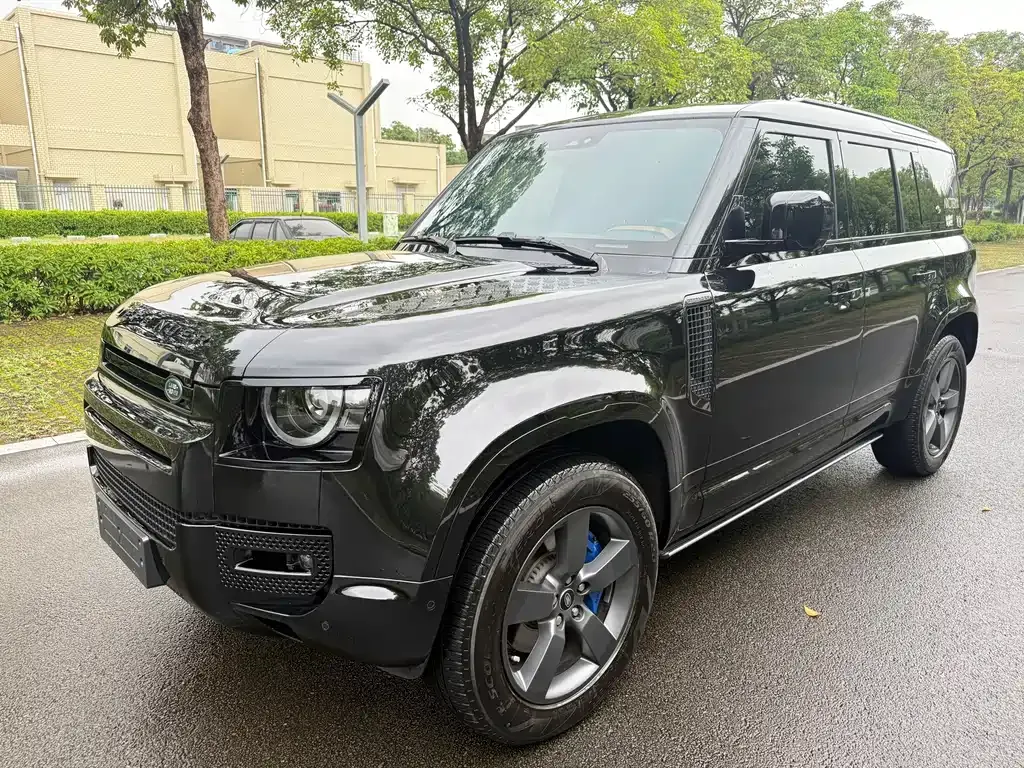 Land Rover Defender — фото 1