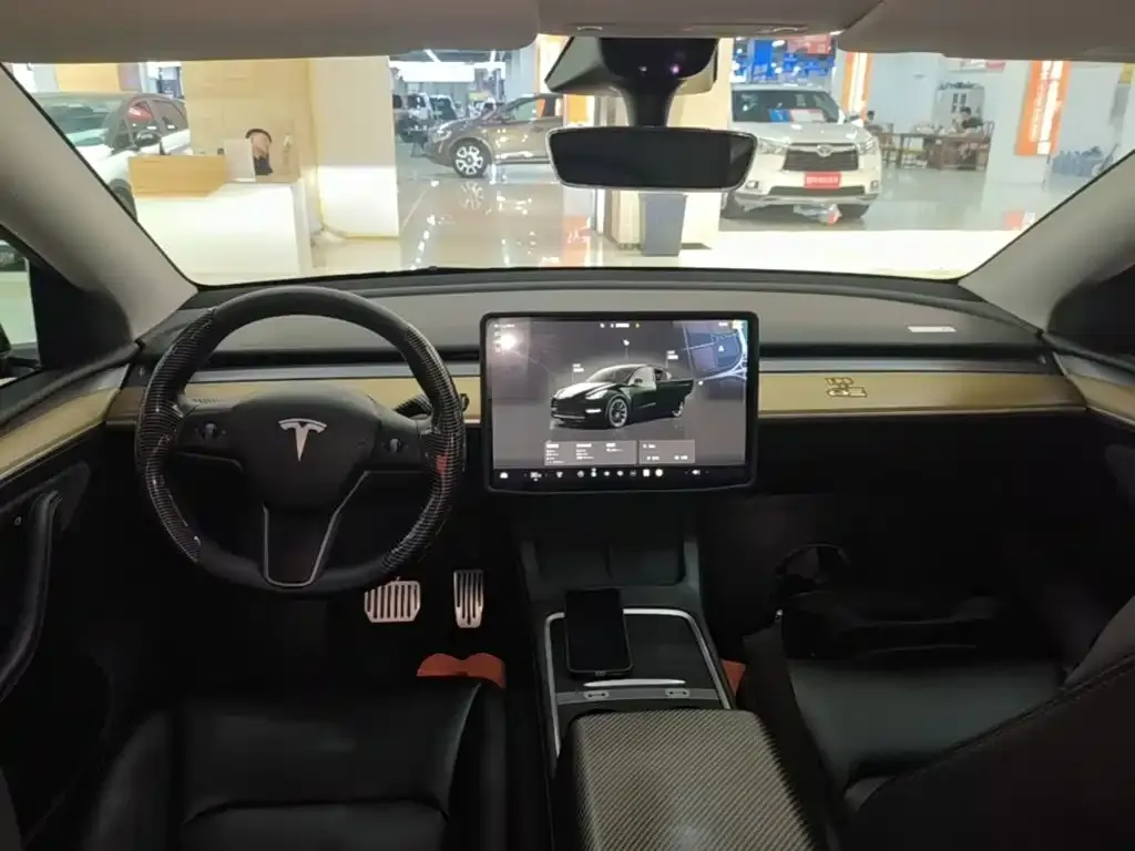 Tesla Model Y — фото 2