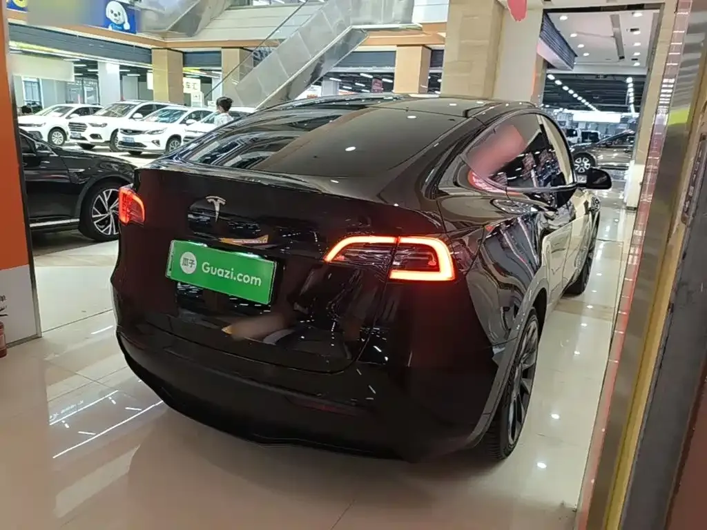 Tesla Model Y — фото 8