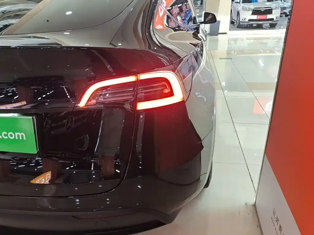 Tesla Model Y — фото 4