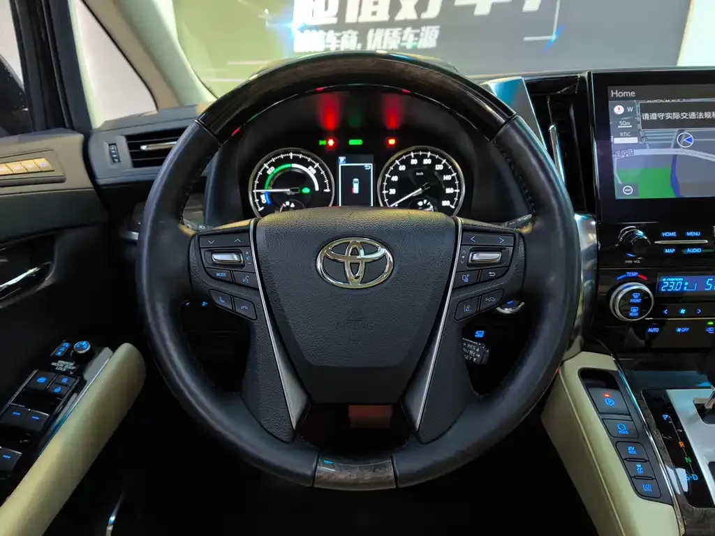 Toyota Vellfire — фото 4
