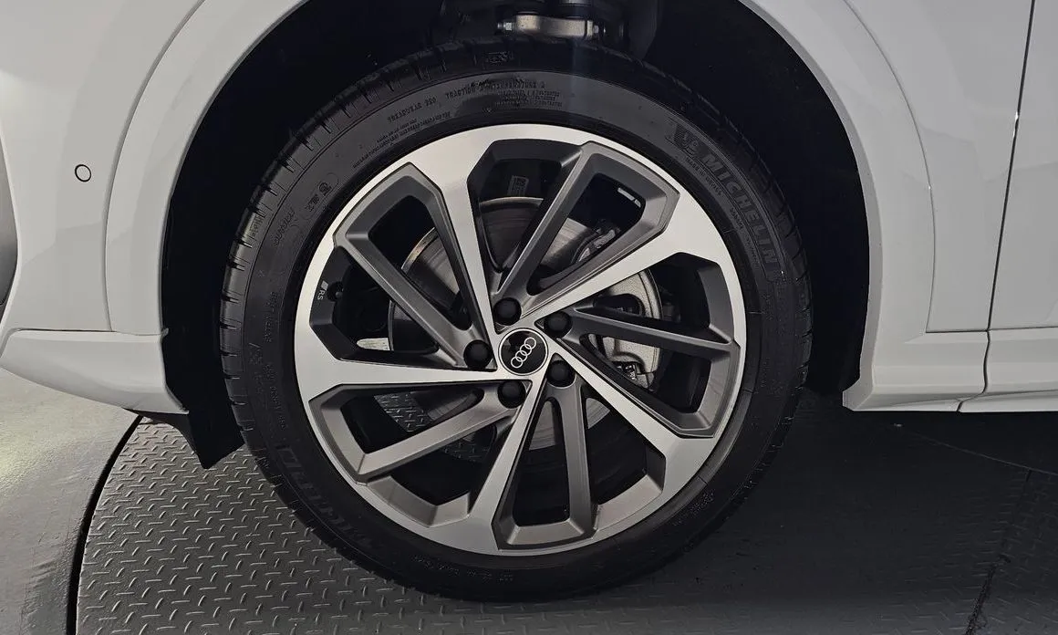 Audi Q5 2025 из KR, фото 2